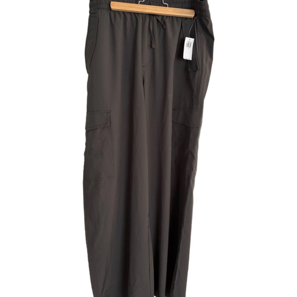 Old Navy Wide Leg Cargo's - NEW! Tech Fabric. GREAT color!